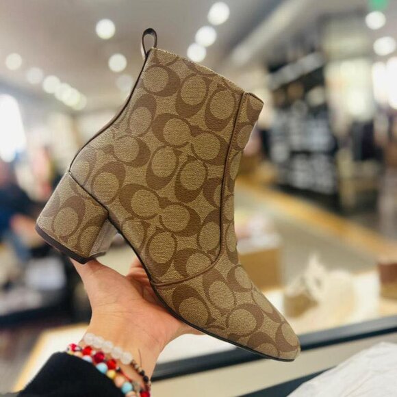 NIB - COACH Noah Bootie In Signature Canvas - size 6 US - Picture 3 of 7